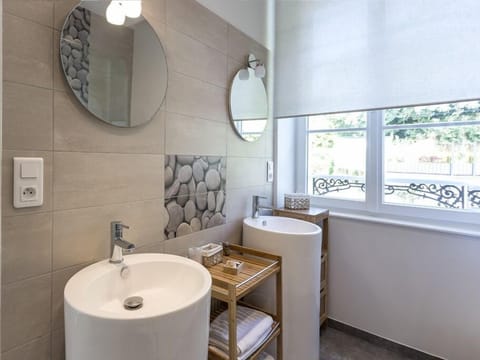 Comfort Double or Twin Room, Private Bathroom (Bambou) | Bathroom