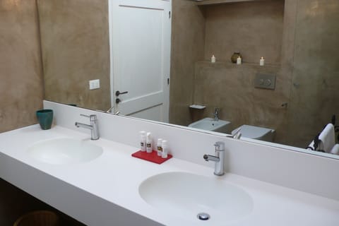 Superior Apartment, Multiple Beds | Bathroom | Shower, free toiletries, hair dryer, bathrobes