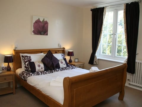 Classic Double Room | Iron/ironing board, free WiFi, bed sheets