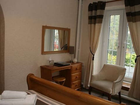 Classic Double Room | Iron/ironing board, free WiFi, bed sheets