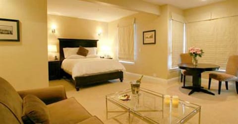 The Alder Room | Premium bedding, iron/ironing board, free WiFi, bed sheets
