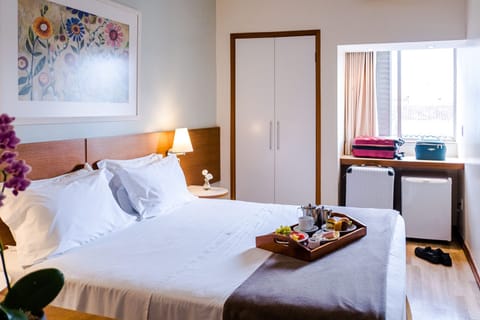 Deluxe Double Room, Non Smoking | Minibar, in-room safe, individually decorated, individually furnished