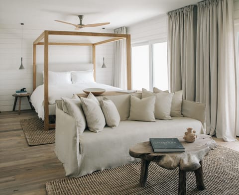 Surfrider Suite Ocean View | Premium bedding, down comforters, pillowtop beds, minibar
