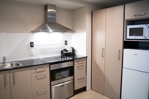 Apartment, 2 Bedrooms (Queen, Single) | Private kitchen | Fridge, electric kettle