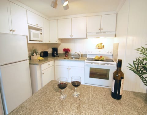Small Suite with Balcony | Private kitchen | Fridge, microwave, stovetop, coffee/tea maker