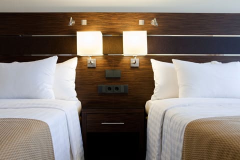 Standard Room, 2 Twin Beds | Hypo-allergenic bedding, minibar, in-room safe, desk