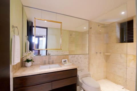 Superior Room, 1 Queen Bed, Jetted Tub | Bathroom | Shower, free toiletries, hair dryer, heated floors