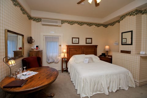 Yosemite Suite - Pet Friendly | Premium bedding, individually decorated, individually furnished