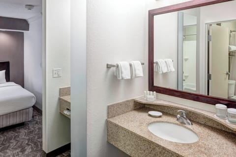 Suite, 1 Bedroom | Bathroom | Combined shower/tub, free toiletries, hair dryer, towels