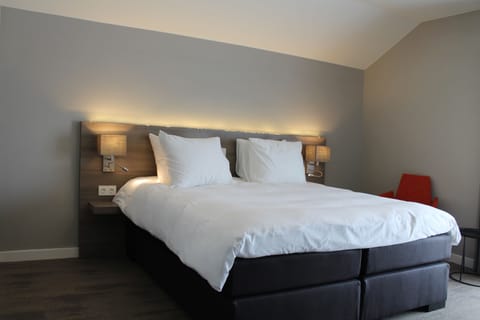 Minibar, in-room safe, desk, soundproofing