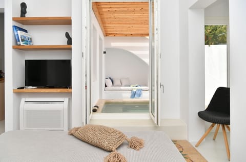 Deluxe Villa | 1 bedroom, premium bedding, in-room safe, desk