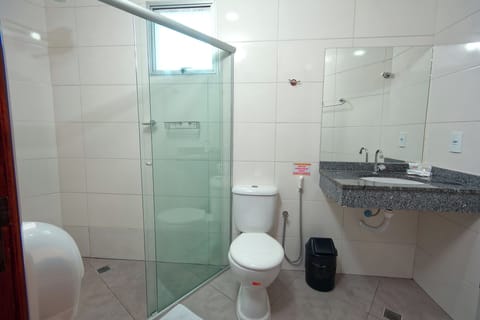 Economy Double Room | Bathroom | Shower, free toiletries, hair dryer, towels