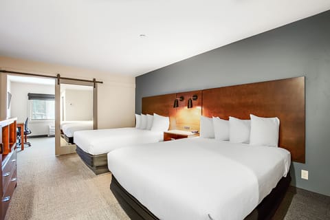 Executive Suite, Multiple Beds | Premium bedding, desk, laptop workspace, iron/ironing board