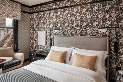 Premier Room, 1 King Bed, City View | Frette Italian sheets, premium bedding, pillowtop beds, minibar