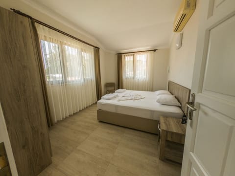 Standard Double or Twin Room | Iron/ironing board, free WiFi