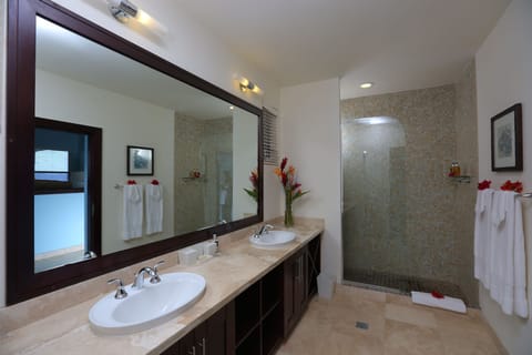 Villa, 3 Bedrooms, Private Pool, Ocean View (Cinnamon Heights) | Bathroom | Shower, designer toiletries, hair dryer, bathrobes