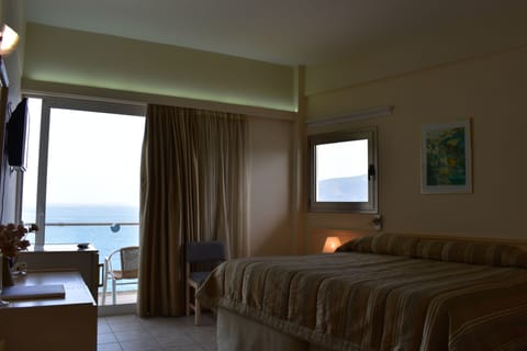 Superior Double or Twin Room, Sea View | Egyptian cotton sheets, premium bedding, in-room safe, desk