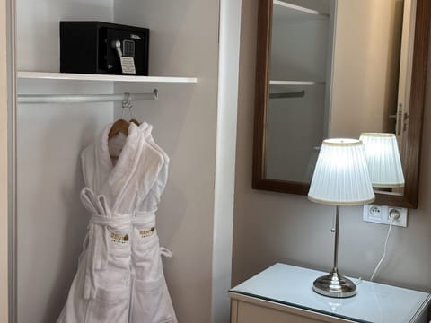 Superior Suite (De Luxe) | In-room safe, blackout drapes, WiFi, wheelchair access