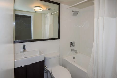 Deluxe Room, 2 Double Beds with Fridge, Microwave | Bathroom | Shower, free toiletries, hair dryer, towels