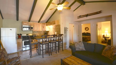 Cabin | Living area | Flat-screen TV, fireplace, DVD player