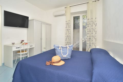 Standard Double Room | Desk, free WiFi, bed sheets