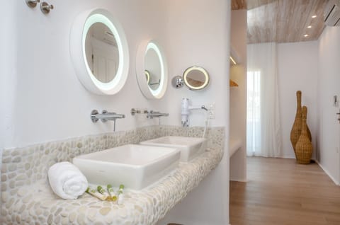 Premium Suite, Jetted Tub, Sea View | Bathroom sink