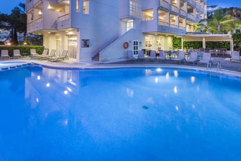 Indoor pool, seasonal outdoor pool