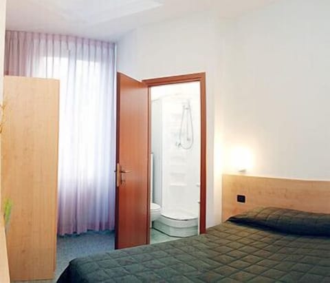 Economy Twin Room | Desk, soundproofing, free WiFi, bed sheets