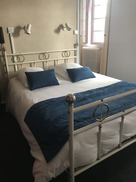 Quadruple Room | Premium bedding, desk, iron/ironing board, free WiFi