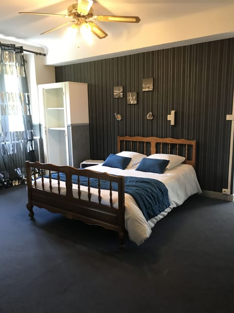 Comfort Double Room | Premium bedding, desk, iron/ironing board, free WiFi