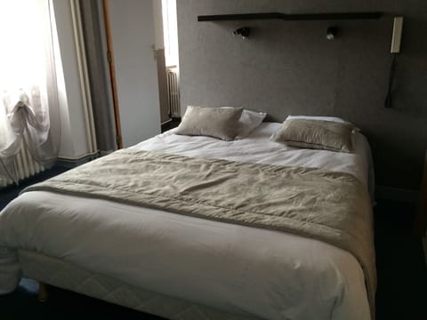 Quadruple Room | Premium bedding, desk, iron/ironing board, free WiFi