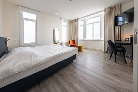 Luxury Double Room (Prestige) | Minibar, in-room safe, desk, laptop workspace