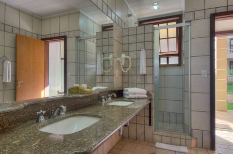 Master | Bathroom | Shower, free toiletries, hair dryer, towels