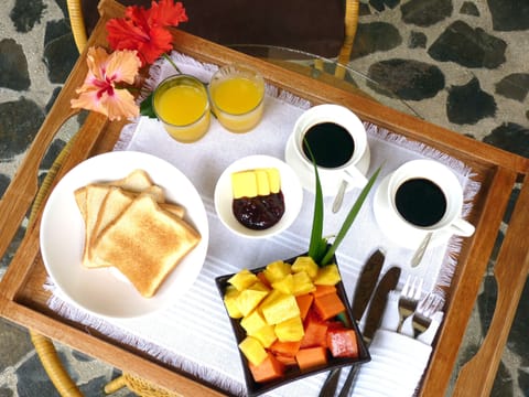 Daily cooked-to-order breakfast (USD 6 per person)