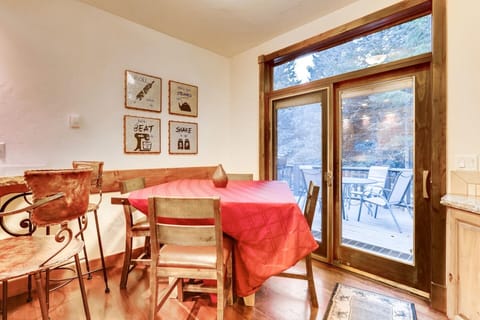 Kitchen, Breakfast table Seats Four