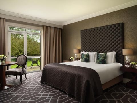 Luxury Suite | Hypo-allergenic bedding, in-room safe, desk, blackout drapes