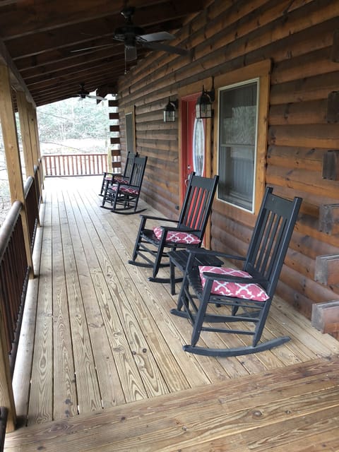 Large covered deck w/rocking chairs & ceiling fans (front upper deck)