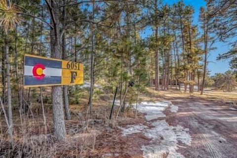 Private entry off of Tobin Rd