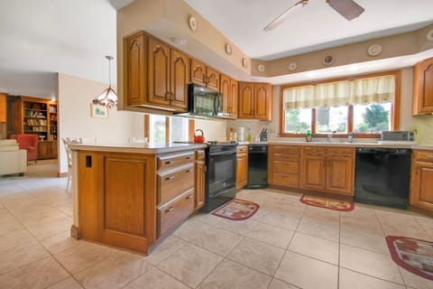 Prepare a full-course meal the in open-style full use kitchen .