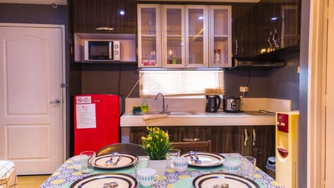 Deluxe Condo, 2 Bedrooms, Accessible, Kitchen | Private kitchen | Full-size fridge, microwave, stovetop, rice cooker