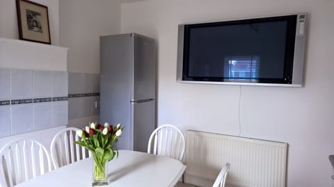 Kitchen. All Modern Appliances. Large Screen TV.