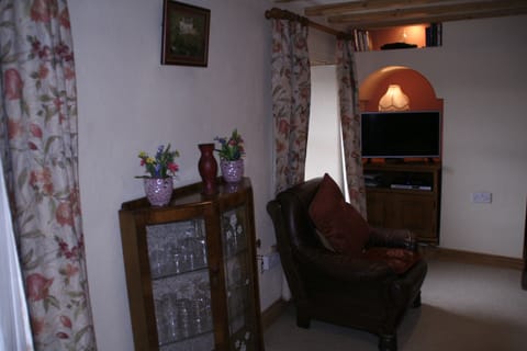 comfortable seating for 6 adults