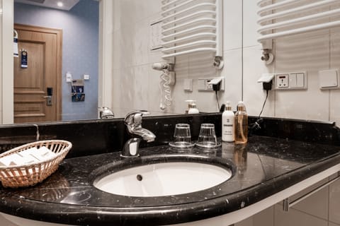 Standard Double Room | Bathroom | Free toiletries, hair dryer, bathrobes, slippers