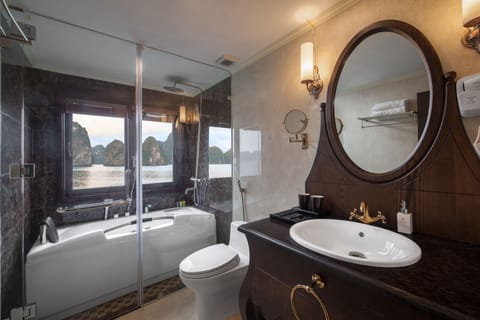 Athena Terrace Suite - Full Board 2D1N | Bathroom | Free toiletries, hair dryer, bathrobes, slippers