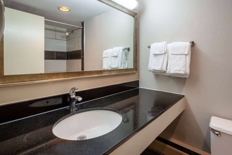 Deluxe Room, 2 Queen Beds, Non Smoking | Bathroom | Combined shower/tub, free toiletries, towels