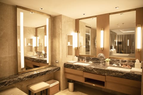 Suite, 1 King Bed (Presidential Suite) | Bathroom | Shower, eco-friendly toiletries, hair dryer, bathrobes