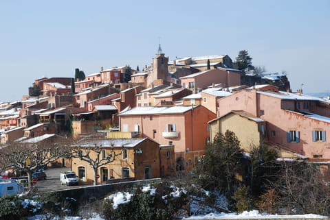 Roussillon from the starting point of the Sentier des Ocres