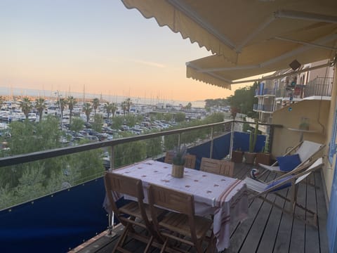 Sunset view from balcony- couchée de soleil vue du balcon