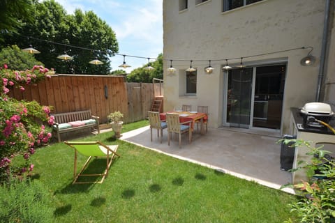 Garden with summer kitchen