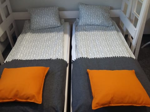 Basic Triple Room (no 1) | Free WiFi, bed sheets